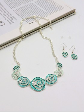 Rose Design Necklace & Earring Set